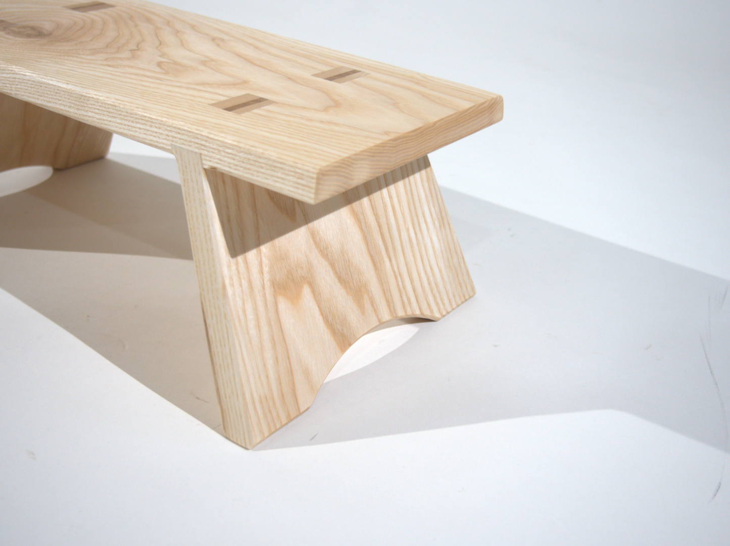 "Sitzungshocker" in Esche